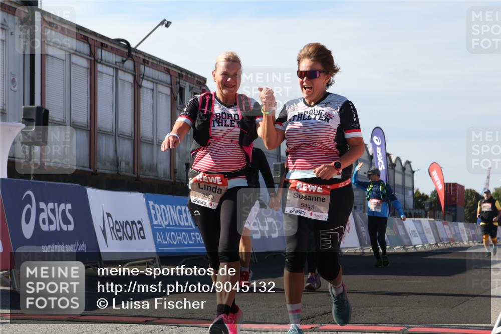 03.10.2025 - Köhlbrandbrückenlauf Luisa Fischer http://msf.ph/oto/9045132 03.10.2025 13:44:01 Ziel 4295, 5351, 5445, 6010, 6011, 6550 meine-sportfotos.de