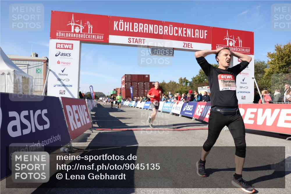 03.10.2025 - Köhlbrandbrückenlauf Lena Gebhardt http://msf.ph/oto/9045135 03.10.2025 13:00:53 Ziel 4018, 4069, 4177, 4820, 6042, 6464, 6525 meine-sportfotos.de