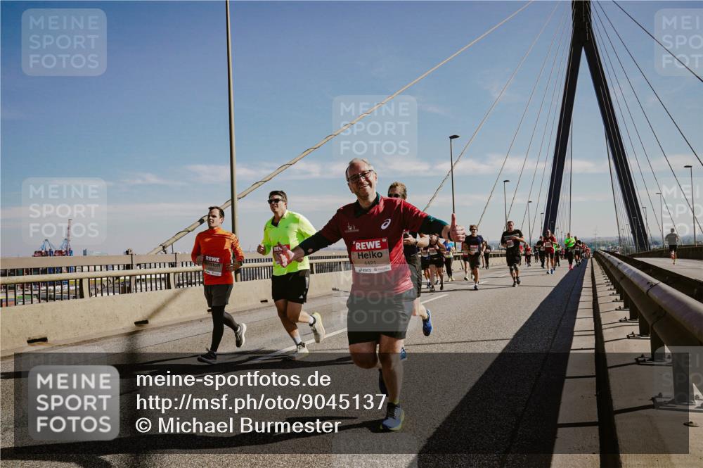 03.10.2025 - Köhlbrandbrückenlauf Michael Burmester http://msf.ph/oto/9045137 03.10.2025 12:27:15 Position 1 4421 meine-sportfotos.de