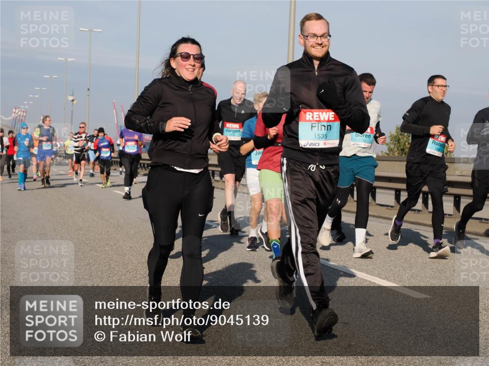 03.10.2025 - Köhlbrandbrückenlauf Fabian Wolf http://msf.ph/oto/9045139 03.10.2025 09:57:37 Position 3 1848, 1535, 1782, 1588 meine-sportfotos.de