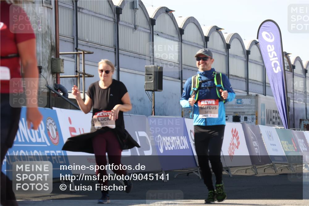 03.10.2025 - Köhlbrandbrückenlauf Luisa Fischer http://msf.ph/oto/9045141 03.10.2025 13:44:03 Ziel 4295, 5415, 5416, 5445, 6010, 6011, 6550 meine-sportfotos.de