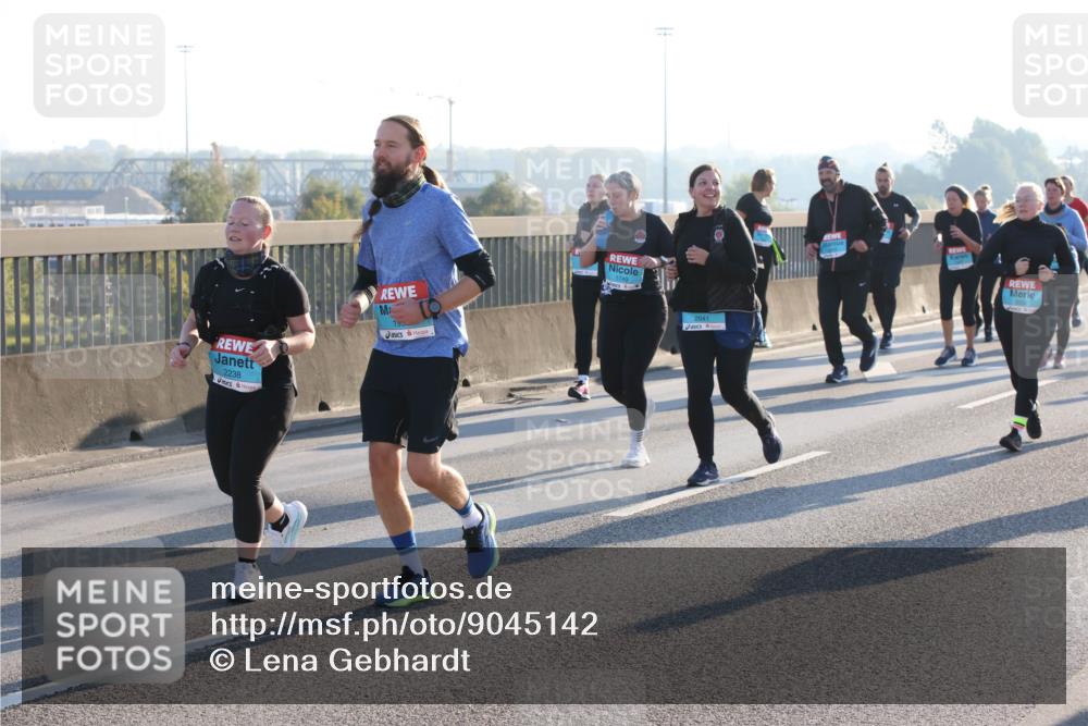 03.10.2025 - Köhlbrandbrückenlauf Lena Gebhardt http://msf.ph/oto/9045142 03.10.2025 09:27:35 Position 1 2238, 1749, 2041 meine-sportfotos.de