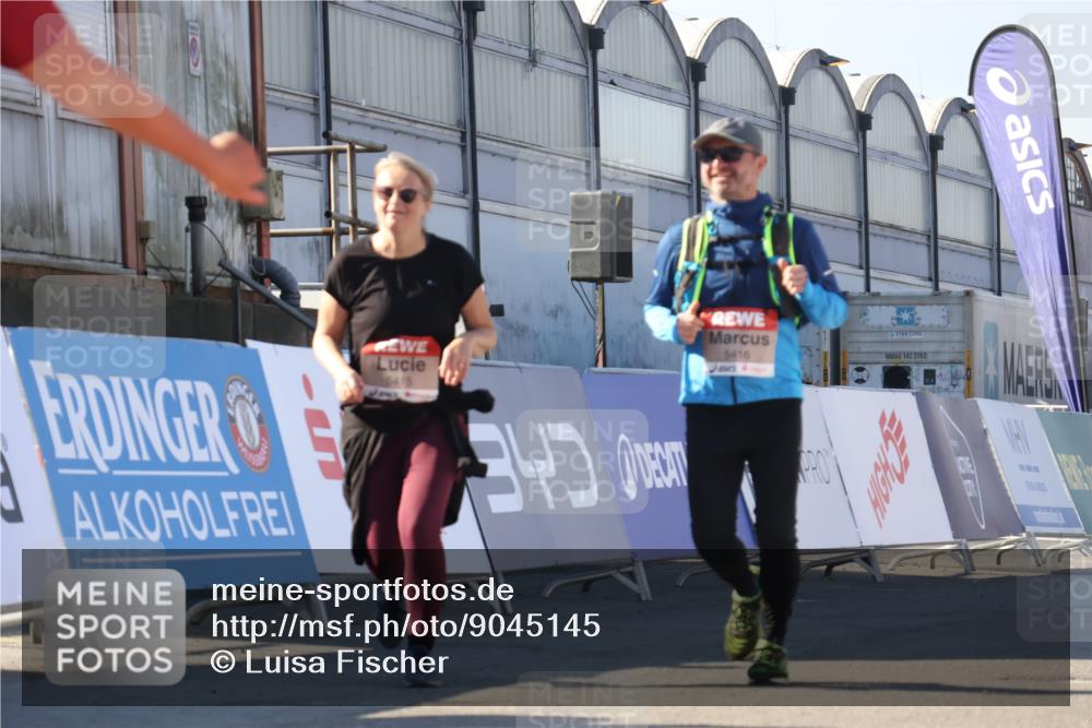 03.10.2025 - Köhlbrandbrückenlauf Luisa Fischer http://msf.ph/oto/9045145 03.10.2025 13:44:04 Ziel 4295, 5415, 5416, 5445, 6010, 6011, 6550 meine-sportfotos.de
