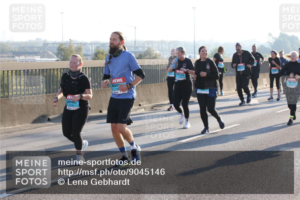 03.10.2025 - Köhlbrandbrückenlauf Lena Gebhardt http://msf.ph/oto/9045146 03.10.2025 09:27:35 Position 1 2238, 195 meine-sportfotos.de