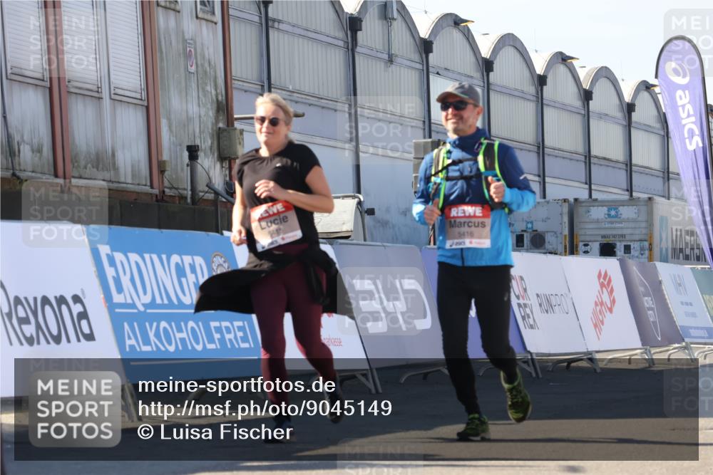 03.10.2025 - Köhlbrandbrückenlauf Luisa Fischer http://msf.ph/oto/9045149 03.10.2025 13:44:04 Ziel 4295, 5415, 5416, 5445, 6010, 6011, 6550 meine-sportfotos.de