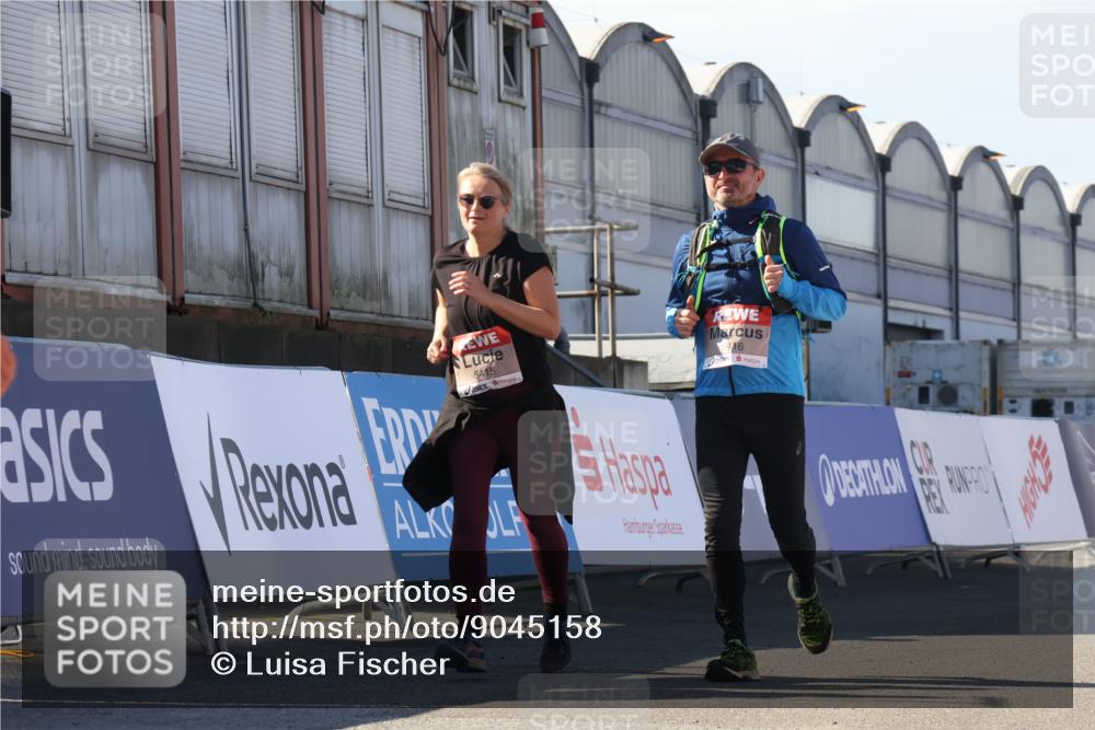 03.10.2025 - Köhlbrandbrückenlauf Luisa Fischer http://msf.ph/oto/9045158 03.10.2025 13:44:05 Ziel 4295, 5415, 5416, 5445, 6010, 6011, 6550 meine-sportfotos.de