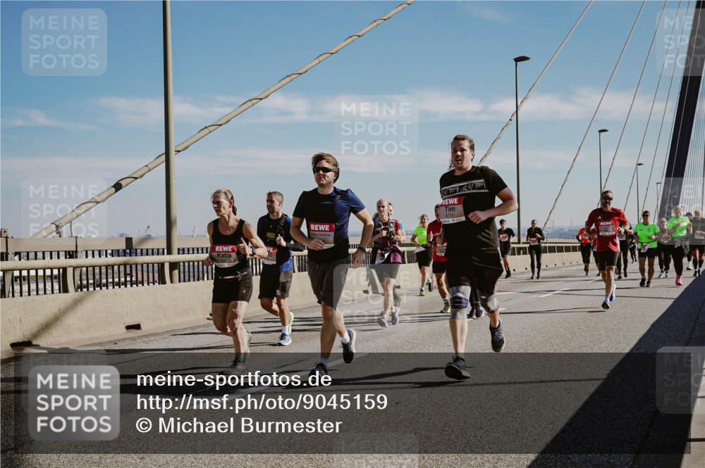 03.10.2025 - Köhlbrandbrückenlauf Michael Burmester http://msf.ph/oto/9045159 03.10.2025 12:27:18 Position 1 4730 meine-sportfotos.de