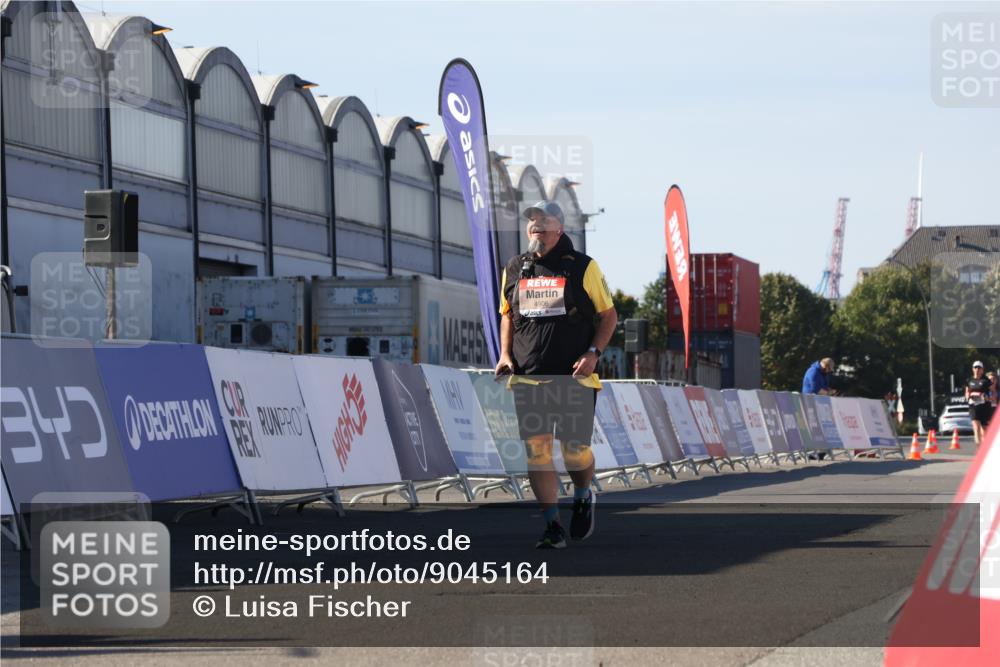 03.10.2025 - Köhlbrandbrückenlauf Luisa Fischer http://msf.ph/oto/9045164 03.10.2025 13:44:06 Ziel 4295, 5415, 5416, 5445, 6010, 6011, 6550 meine-sportfotos.de