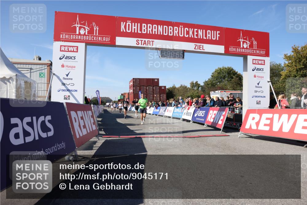 03.10.2025 - Köhlbrandbrückenlauf Lena Gebhardt http://msf.ph/oto/9045171 03.10.2025 13:00:55 Ziel 4069, 4177, 4407, 4512, 4820, 6042, 6464, 6525 meine-sportfotos.de