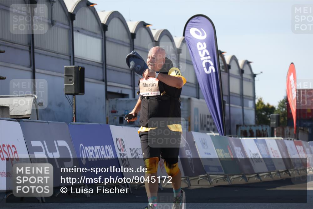 03.10.2025 - Köhlbrandbrückenlauf Luisa Fischer http://msf.ph/oto/9045172 03.10.2025 13:44:08 Ziel 4295, 4906, 5415, 5416, 5445, 6010, 6011, 6550 meine-sportfotos.de