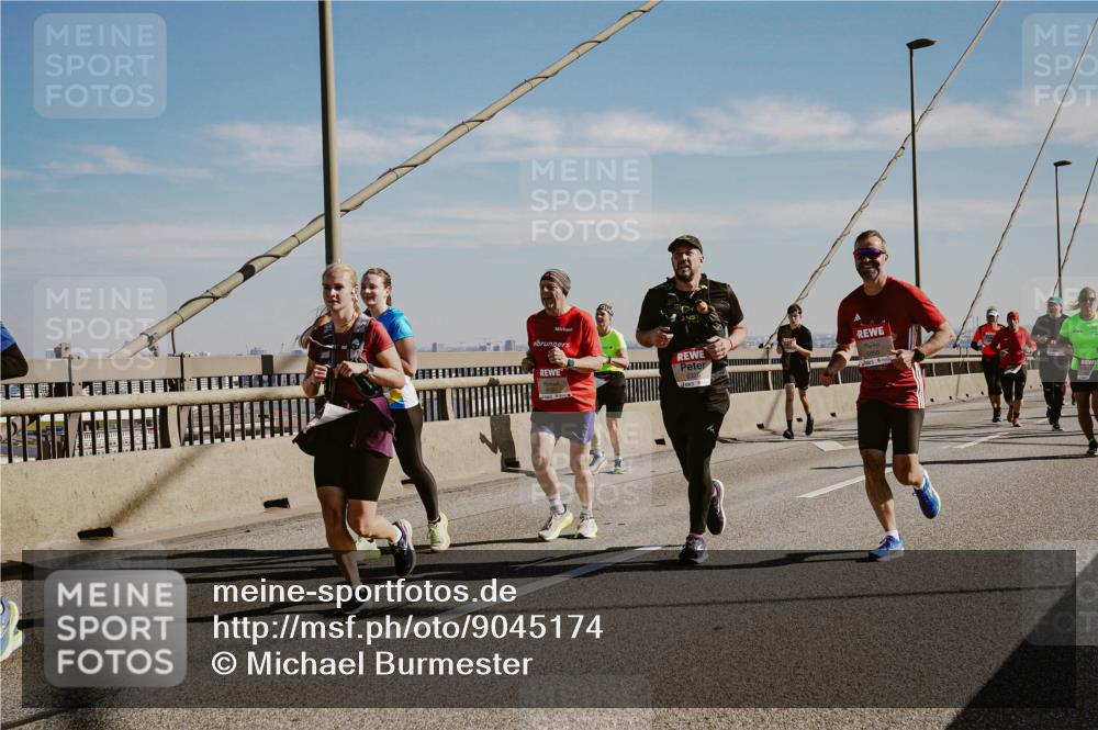 03.10.2025 - Köhlbrandbrückenlauf Michael Burmester http://msf.ph/oto/9045174 03.10.2025 12:27:20 Position 1  meine-sportfotos.de