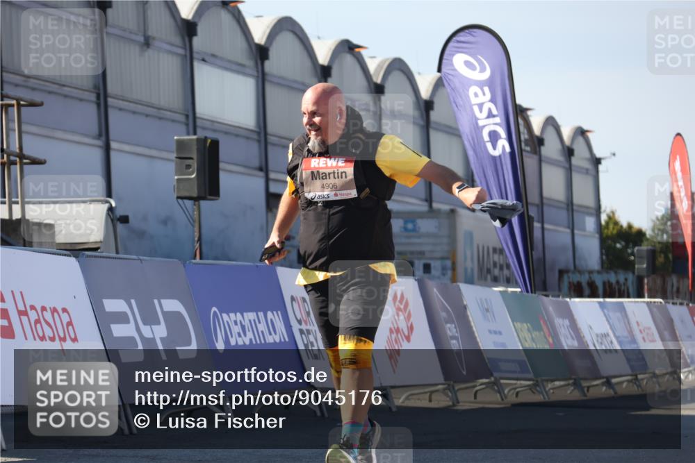 03.10.2025 - Köhlbrandbrückenlauf Luisa Fischer http://msf.ph/oto/9045176 03.10.2025 13:44:09 Ziel 4295, 4906, 5415, 5416, 5445, 6010, 6011, 6550 meine-sportfotos.de
