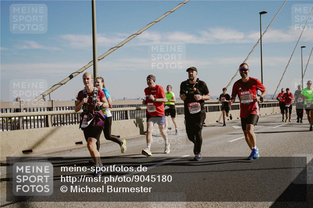 03.10.2025 - Köhlbrandbrückenlauf Michael Burmester http://msf.ph/oto/9045180 03.10.2025 12:27:20 Position 1 6326 meine-sportfotos.de