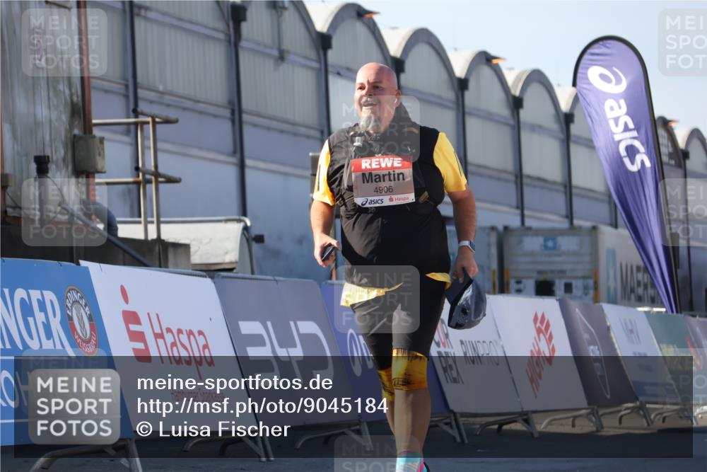 03.10.2025 - Köhlbrandbrückenlauf Luisa Fischer http://msf.ph/oto/9045184 03.10.2025 13:44:09 Ziel 4295, 4906, 5415, 5416, 5445, 6010, 6011, 6550 meine-sportfotos.de