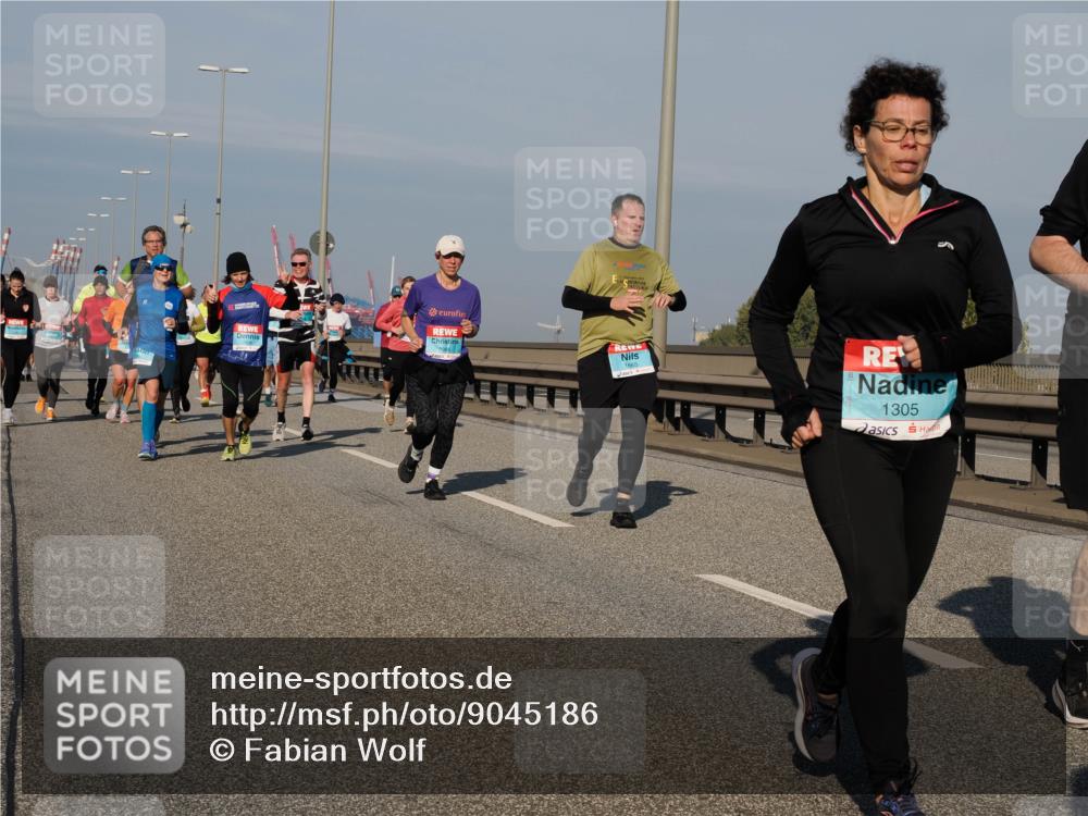 03.10.2025 - Köhlbrandbrückenlauf Fabian Wolf http://msf.ph/oto/9045186 03.10.2025 09:57:40 Position 3 2986, 1665, 1305 meine-sportfotos.de
