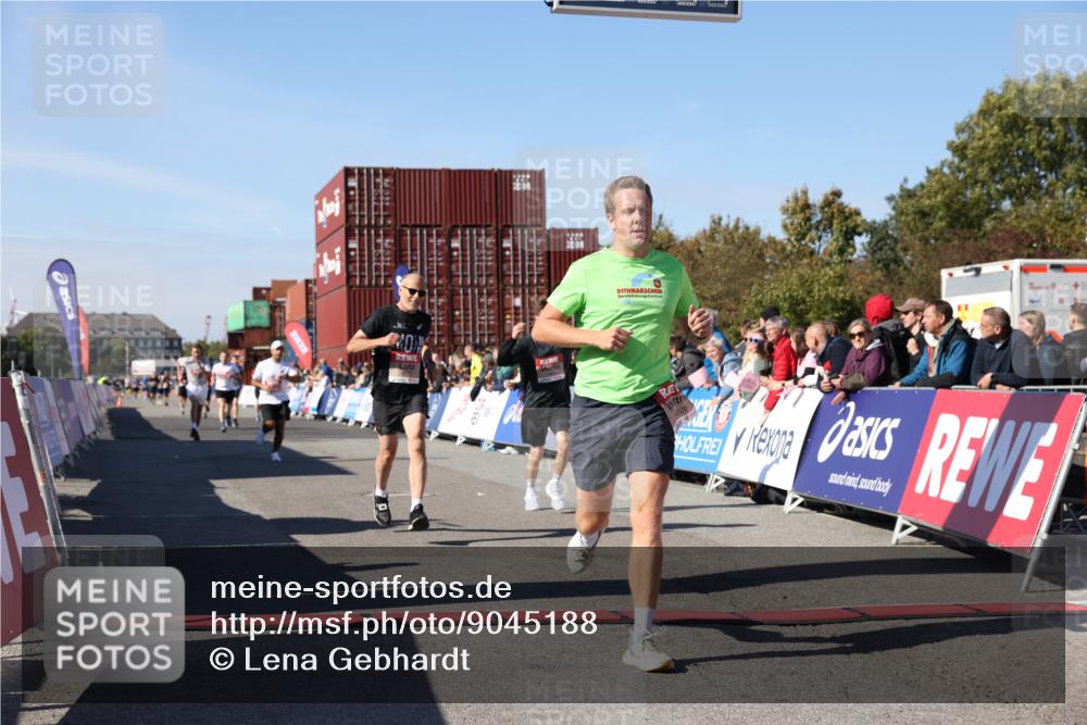 03.10.2025 - Köhlbrandbrückenlauf Lena Gebhardt http://msf.ph/oto/9045188 03.10.2025 13:00:57 Ziel 4069, 4177, 4407, 4425, 4512, 4820, 6042, 6464, 6525 meine-sportfotos.de