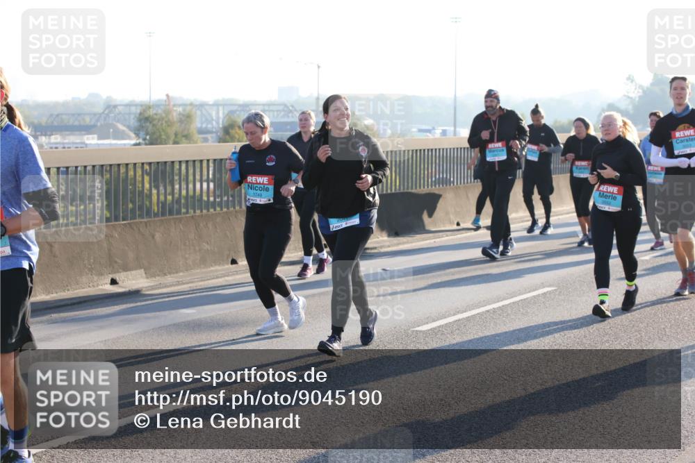 03.10.2025 - Köhlbrandbrückenlauf Lena Gebhardt http://msf.ph/oto/9045190 03.10.2025 09:27:36 Position 1 1749, 3553 meine-sportfotos.de