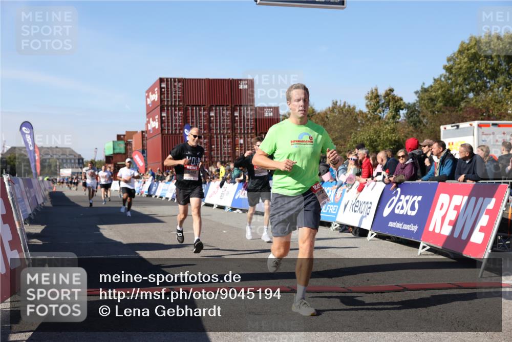 03.10.2025 - Köhlbrandbrückenlauf Lena Gebhardt http://msf.ph/oto/9045194 03.10.2025 13:00:57 Ziel 4069, 4177, 4407, 4425, 4512, 4820, 6042, 6464, 6525 meine-sportfotos.de