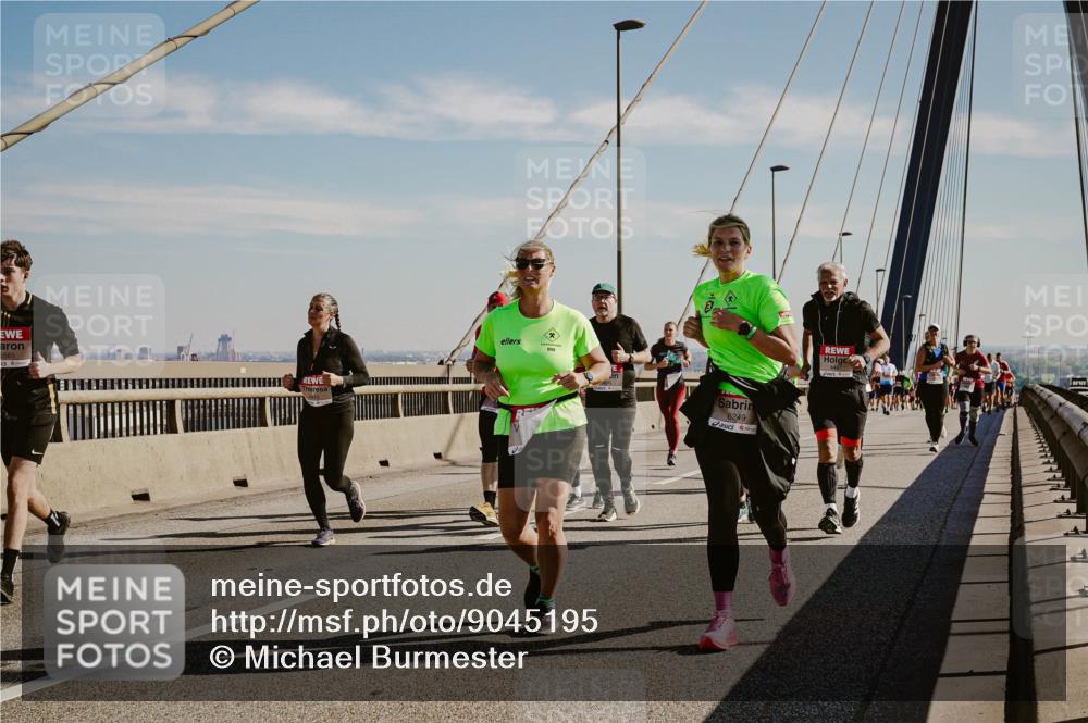 03.10.2025 - Köhlbrandbrückenlauf Michael Burmester http://msf.ph/oto/9045195 03.10.2025 12:27:23 Position 1 6249 meine-sportfotos.de