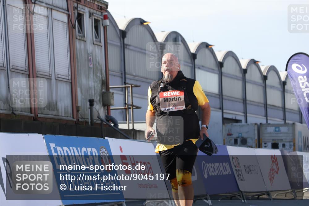 03.10.2025 - Köhlbrandbrückenlauf Luisa Fischer http://msf.ph/oto/9045197 03.10.2025 13:44:10 Ziel 4906, 5415, 5416, 5445, 6010, 6011, 6550 meine-sportfotos.de