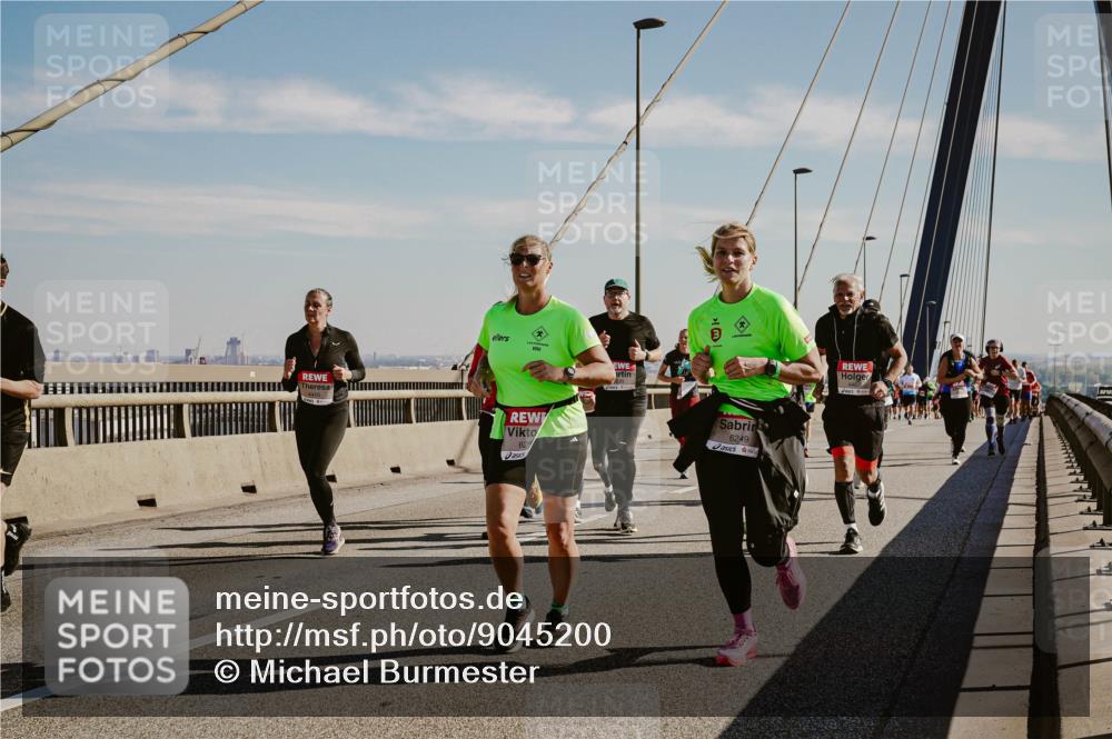 03.10.2025 - Köhlbrandbrückenlauf Michael Burmester http://msf.ph/oto/9045200 03.10.2025 12:27:23 Position 1 4410, 625, 6249 meine-sportfotos.de