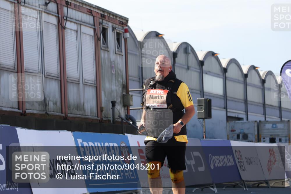 03.10.2025 - Köhlbrandbrückenlauf Luisa Fischer http://msf.ph/oto/9045201 03.10.2025 13:44:10 Ziel 4906, 5415, 5416, 5445, 6010, 6011, 6550 meine-sportfotos.de