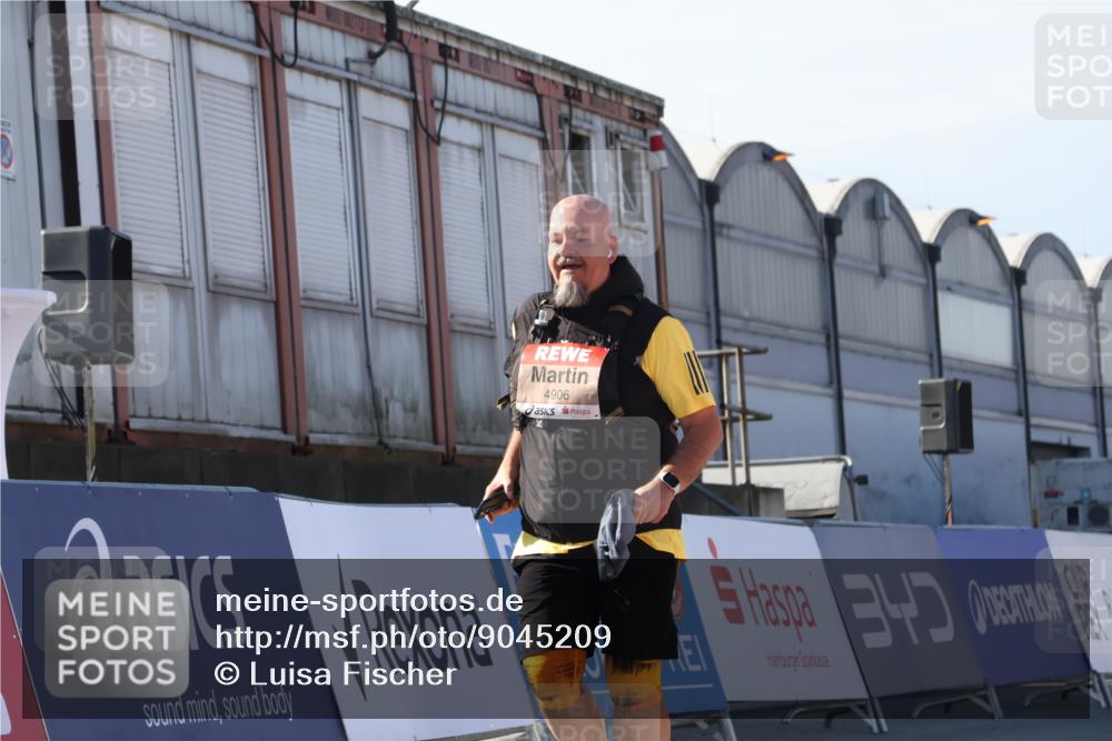 03.10.2025 - Köhlbrandbrückenlauf Luisa Fischer http://msf.ph/oto/9045209 03.10.2025 13:44:11 Ziel 4906, 5415, 5416, 5445, 6010, 6011, 6550 meine-sportfotos.de