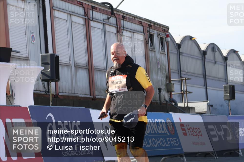 03.10.2025 - Köhlbrandbrückenlauf Luisa Fischer http://msf.ph/oto/9045213 03.10.2025 13:44:11 Ziel 4906, 5415, 5416, 5445, 6010, 6011, 6550 meine-sportfotos.de