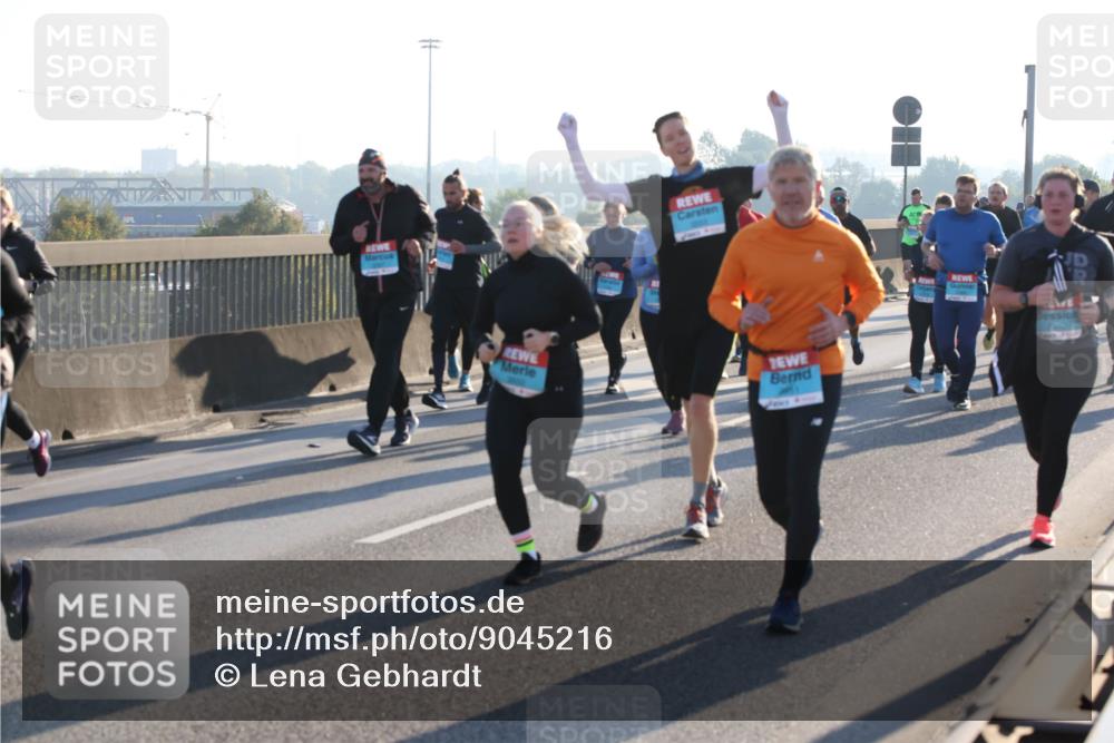 03.10.2025 - Köhlbrandbrückenlauf Lena Gebhardt http://msf.ph/oto/9045216 03.10.2025 09:27:37 Position 1  meine-sportfotos.de