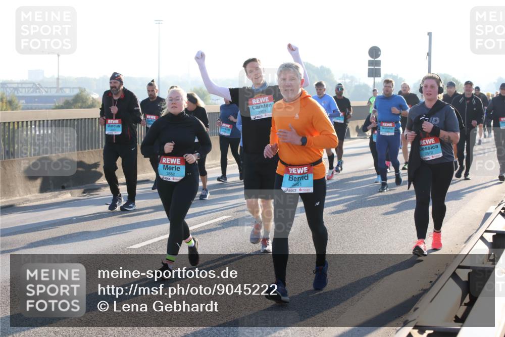 03.10.2025 - Köhlbrandbrückenlauf Lena Gebhardt http://msf.ph/oto/9045222 03.10.2025 09:27:37 Position 1 3552, 3553, 3551, 2572 meine-sportfotos.de
