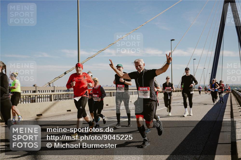 03.10.2025 - Köhlbrandbrückenlauf Michael Burmester http://msf.ph/oto/9045225 03.10.2025 12:27:25 Position 1 4487 meine-sportfotos.de