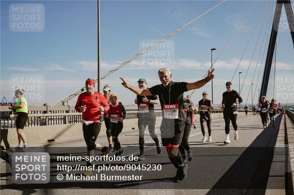 03.10.2025 - Köhlbrandbrückenlauf Michael Burmester http://msf.ph/oto/9045230 03.10.2025 12:27:26 Position 1 4487 meine-sportfotos.de
