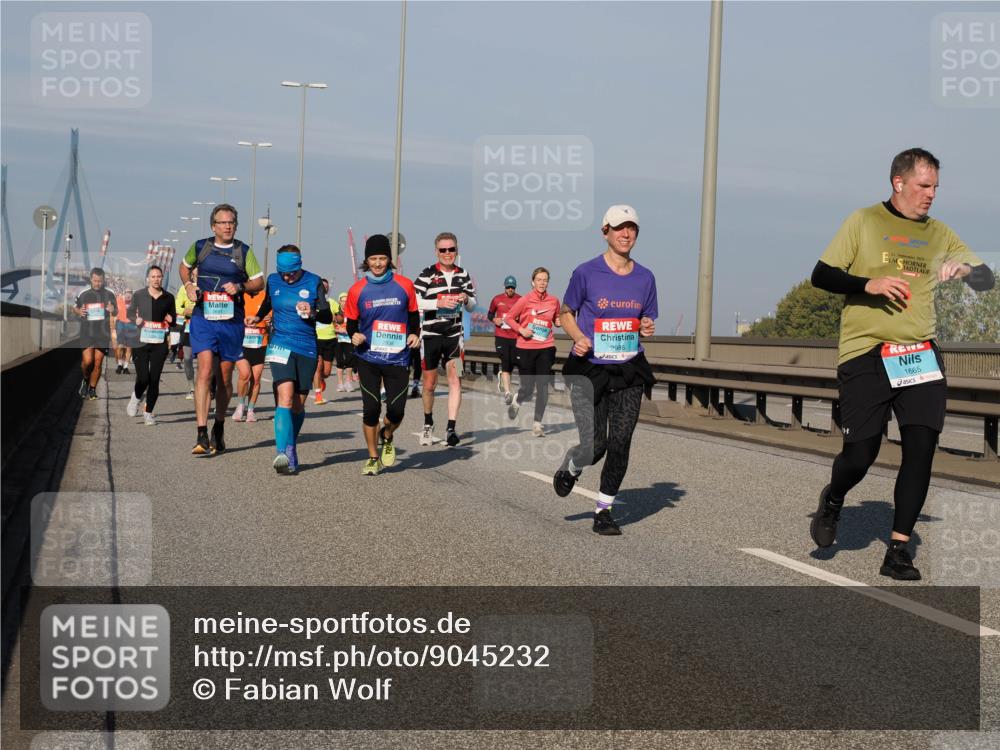 03.10.2025 - Köhlbrandbrückenlauf Fabian Wolf http://msf.ph/oto/9045232 03.10.2025 09:57:41 Position 3 2986, 1665 meine-sportfotos.de