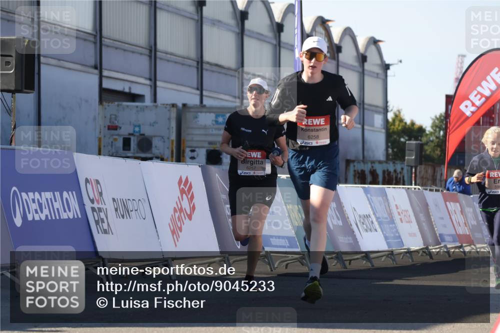 03.10.2025 - Köhlbrandbrückenlauf Luisa Fischer http://msf.ph/oto/9045233 03.10.2025 13:44:21 Ziel 4906, 5904, 5905, 6257, 6258 meine-sportfotos.de