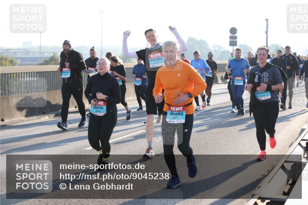 03.10.2025 - Köhlbrandbrückenlauf Lena Gebhardt http://msf.ph/oto/9045238 03.10.2025 09:27:37 Position 1 3553, 3552, 3551, 2572 meine-sportfotos.de