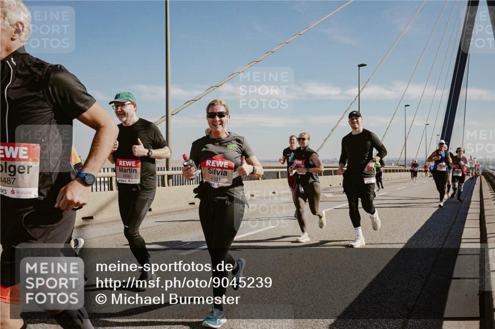 03.10.2025 - Köhlbrandbrückenlauf Michael Burmester http://msf.ph/oto/9045239 03.10.2025 12:27:26 Position 1 4487, 5630, 4031 meine-sportfotos.de