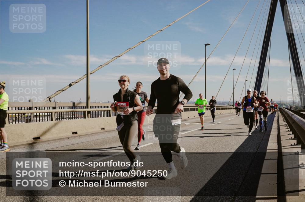 03.10.2025 - Köhlbrandbrückenlauf Michael Burmester http://msf.ph/oto/9045250 03.10.2025 12:27:27 Position 1  meine-sportfotos.de
