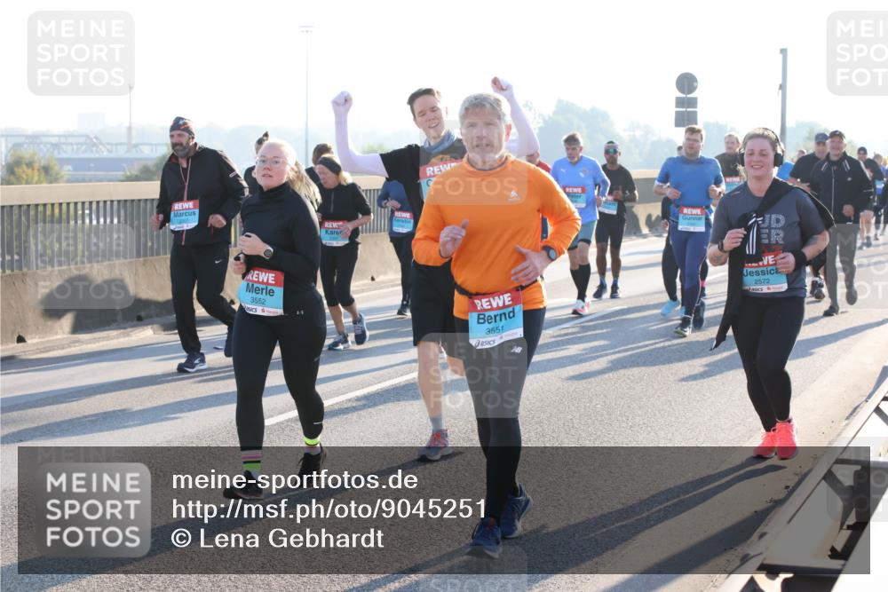 03.10.2025 - Köhlbrandbrückenlauf Lena Gebhardt http://msf.ph/oto/9045251 03.10.2025 09:27:37 Position 1 3552, 3551, 2572 meine-sportfotos.de