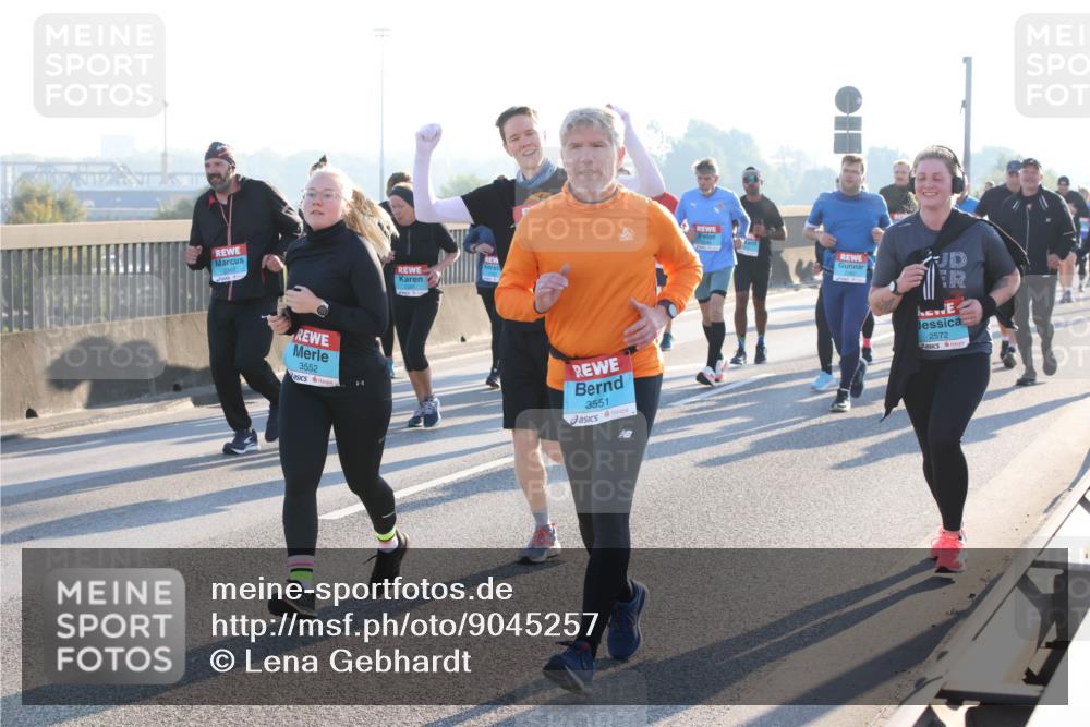 03.10.2025 - Köhlbrandbrückenlauf Lena Gebhardt http://msf.ph/oto/9045257 03.10.2025 09:27:37 Position 1 3552, 3551, 2572 meine-sportfotos.de