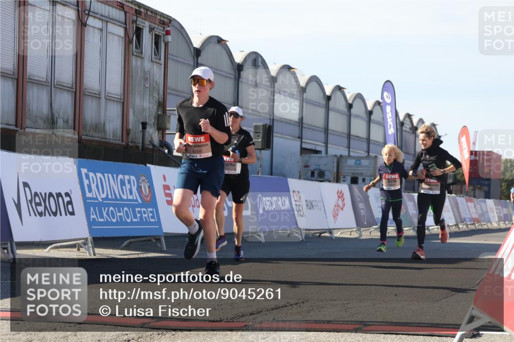 03.10.2025 - Köhlbrandbrückenlauf Luisa Fischer http://msf.ph/oto/9045261 03.10.2025 13:44:23 Ziel 4906, 5904, 5905, 6257, 6258 meine-sportfotos.de