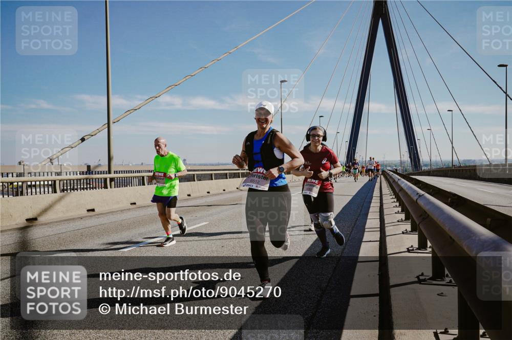 03.10.2025 - Köhlbrandbrückenlauf Michael Burmester http://msf.ph/oto/9045270 03.10.2025 12:27:30 Position 1 6512 meine-sportfotos.de