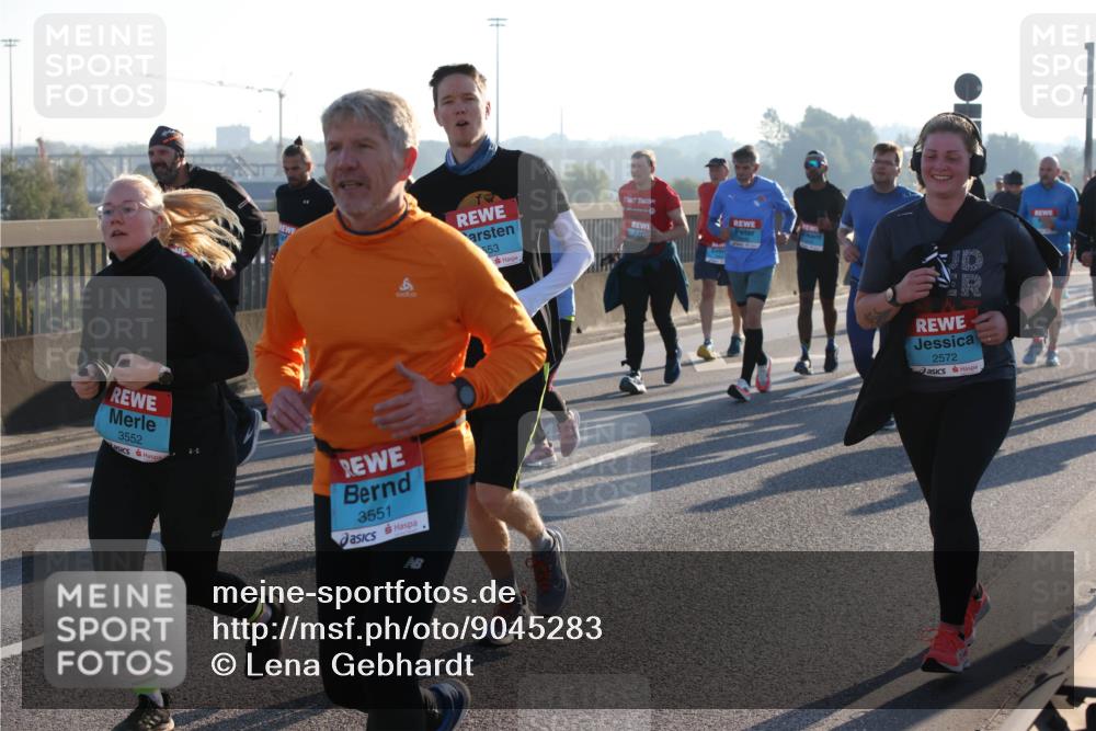 03.10.2025 - Köhlbrandbrückenlauf Lena Gebhardt http://msf.ph/oto/9045283 03.10.2025 09:27:38 Position 1 3552, 3551, 53, 11110, 2572 meine-sportfotos.de