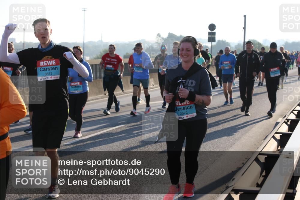 03.10.2025 - Köhlbrandbrückenlauf Lena Gebhardt http://msf.ph/oto/9045290 03.10.2025 09:27:38 Position 1 3553, 2781, 2572 meine-sportfotos.de