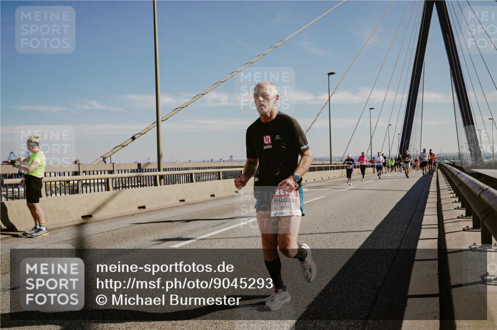 03.10.2025 - Köhlbrandbrückenlauf Michael Burmester http://msf.ph/oto/9045293 03.10.2025 12:27:31 Position 1 6647 meine-sportfotos.de