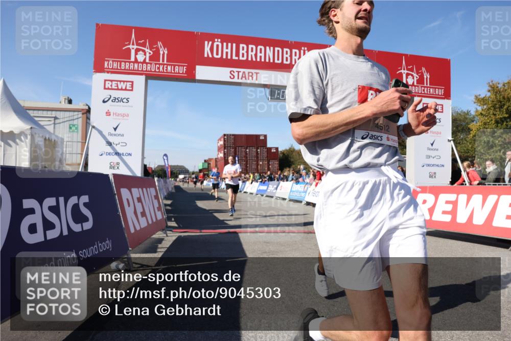 03.10.2025 - Köhlbrandbrückenlauf Lena Gebhardt http://msf.ph/oto/9045303 03.10.2025 13:01:02 Ziel 4039, 4069, 4140, 4177, 4407, 4425, 4512, 4820, 6464 meine-sportfotos.de