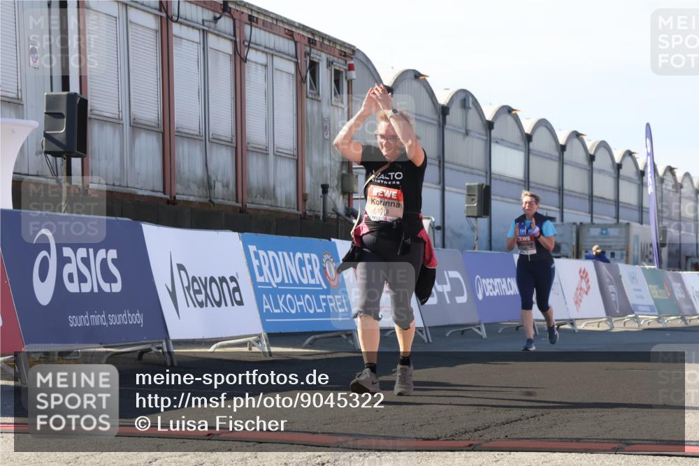 03.10.2025 - Köhlbrandbrückenlauf Luisa Fischer http://msf.ph/oto/9045322 03.10.2025 13:44:35 Ziel 5696, 5904, 5905, 5919, 6257, 6258 meine-sportfotos.de