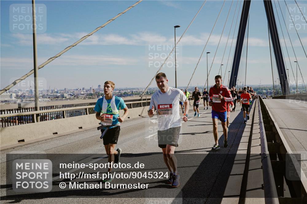 03.10.2025 - Köhlbrandbrückenlauf Michael Burmester http://msf.ph/oto/9045324 03.10.2025 12:27:41 Position 1 4451, 4244 meine-sportfotos.de