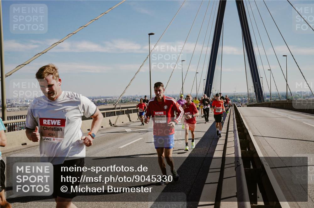 03.10.2025 - Köhlbrandbrückenlauf Michael Burmester http://msf.ph/oto/9045330 03.10.2025 12:27:42 Position 1 4244, 6454 meine-sportfotos.de
