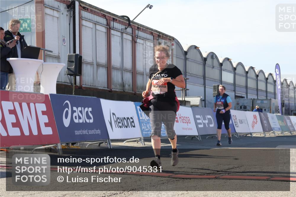03.10.2025 - Köhlbrandbrückenlauf Luisa Fischer http://msf.ph/oto/9045331 03.10.2025 13:44:36 Ziel 5696, 5904, 5905, 5919, 6257 meine-sportfotos.de
