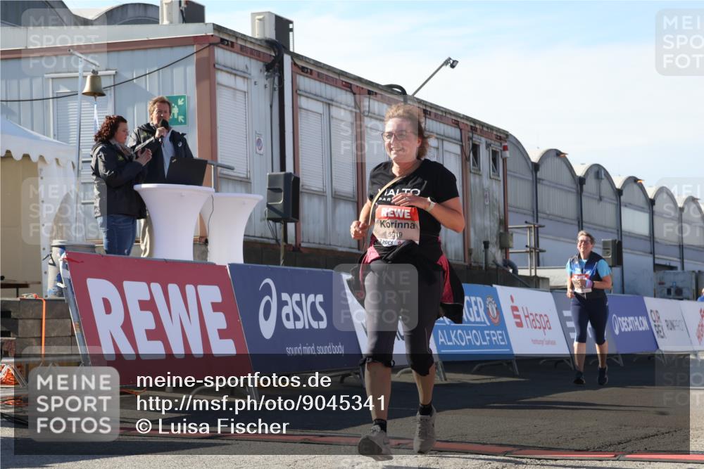 03.10.2025 - Köhlbrandbrückenlauf Luisa Fischer http://msf.ph/oto/9045341 03.10.2025 13:44:36 Ziel 5696, 5904, 5905, 5919, 6257 meine-sportfotos.de